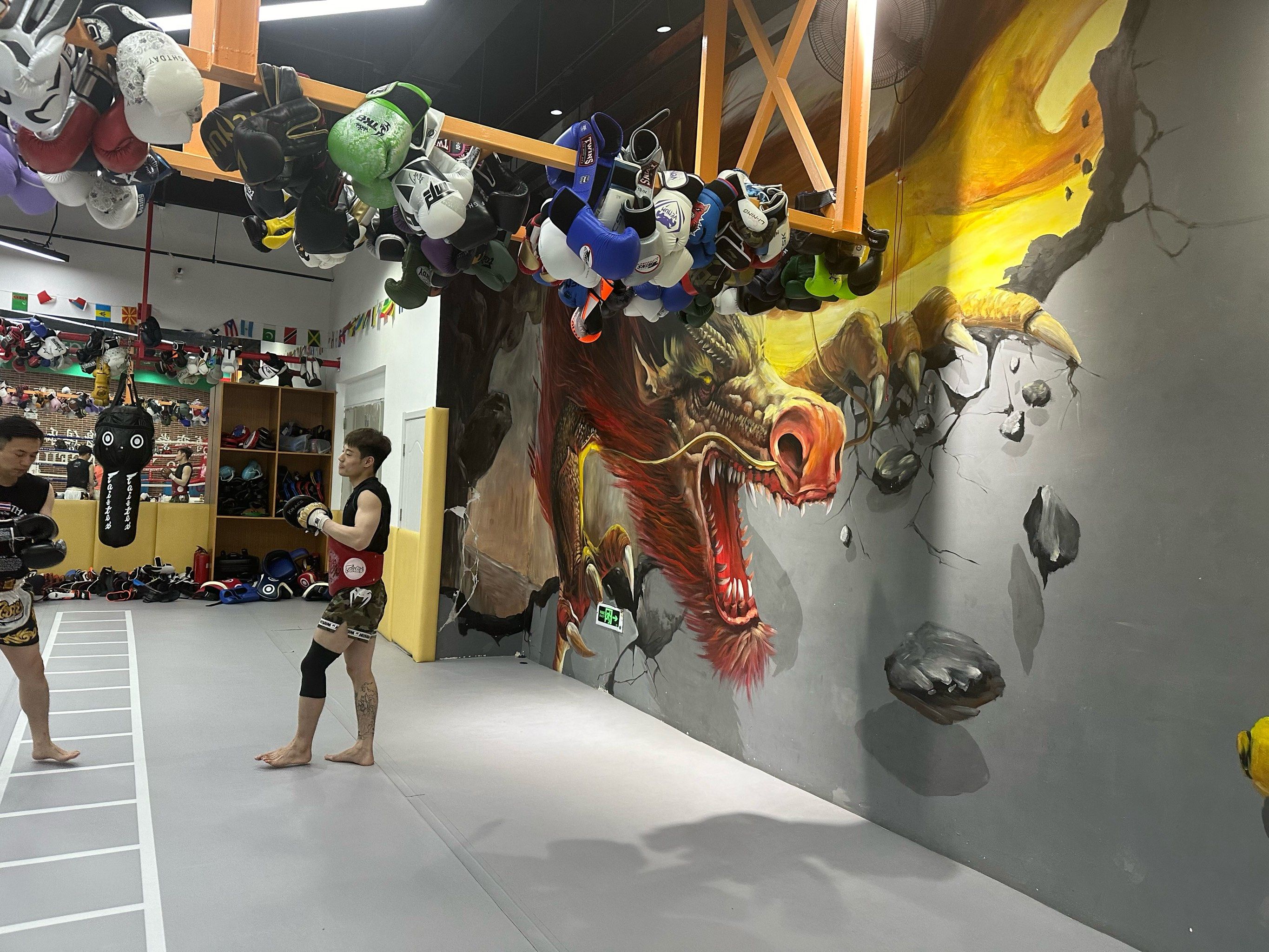 包含超级杯巅峰对决！渝州烈马队爆冷齐鲁风暴队，拳击赛场再起波澜；目标直指冠军的词条