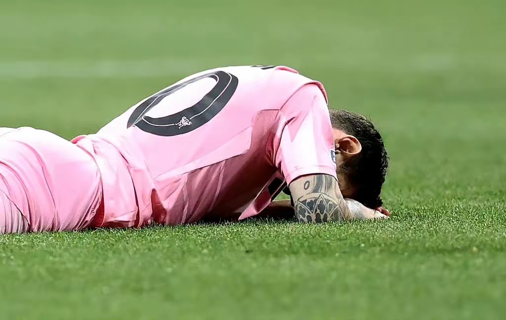  赛后法国杯焦点战；曼联防线松动；话题不断；赛季目标并未改变