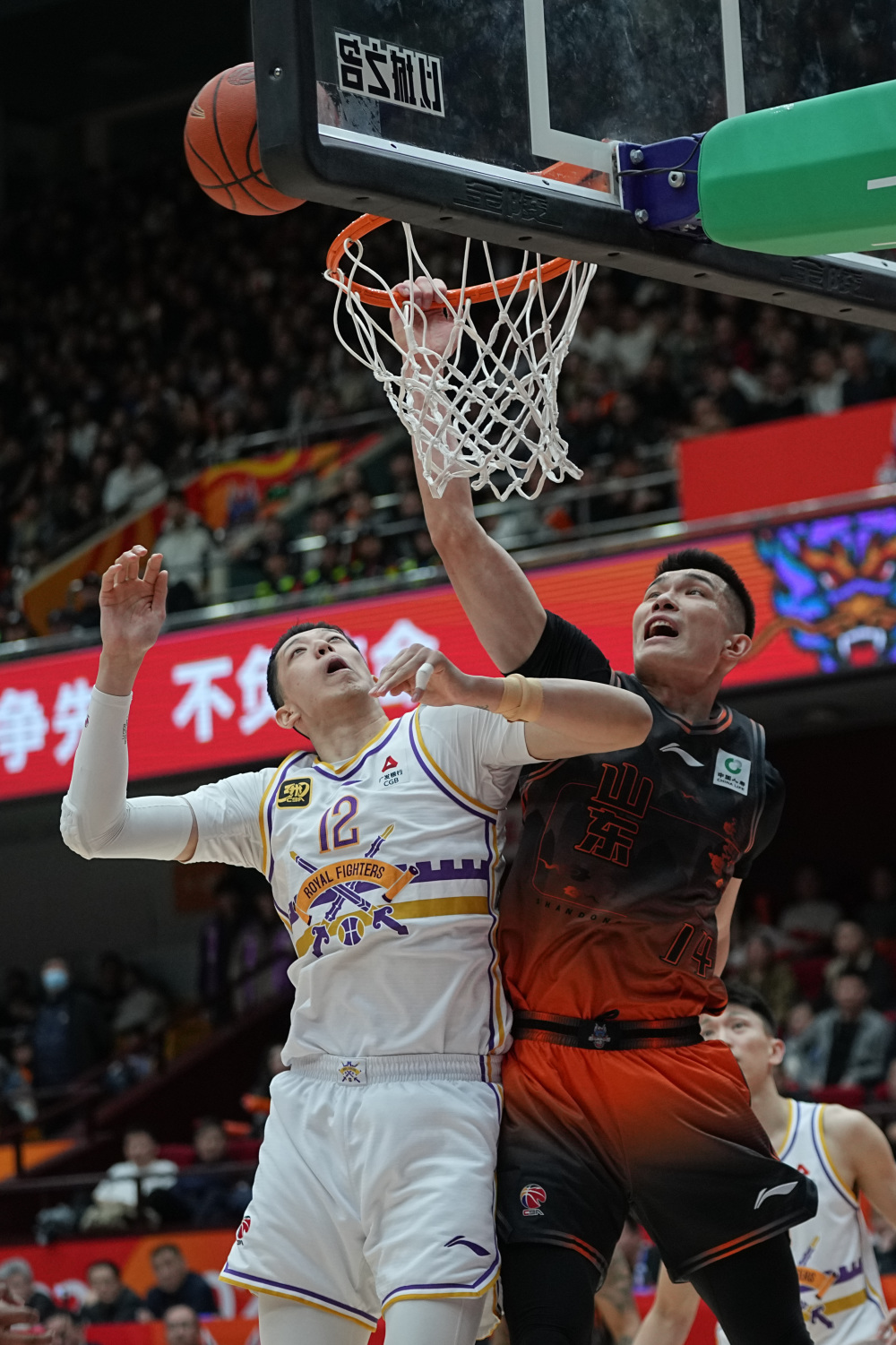  转会期CBA季后赛传出新动向，莱比锡回应争议，管理层表态——目标明确，资深球员宣示担当