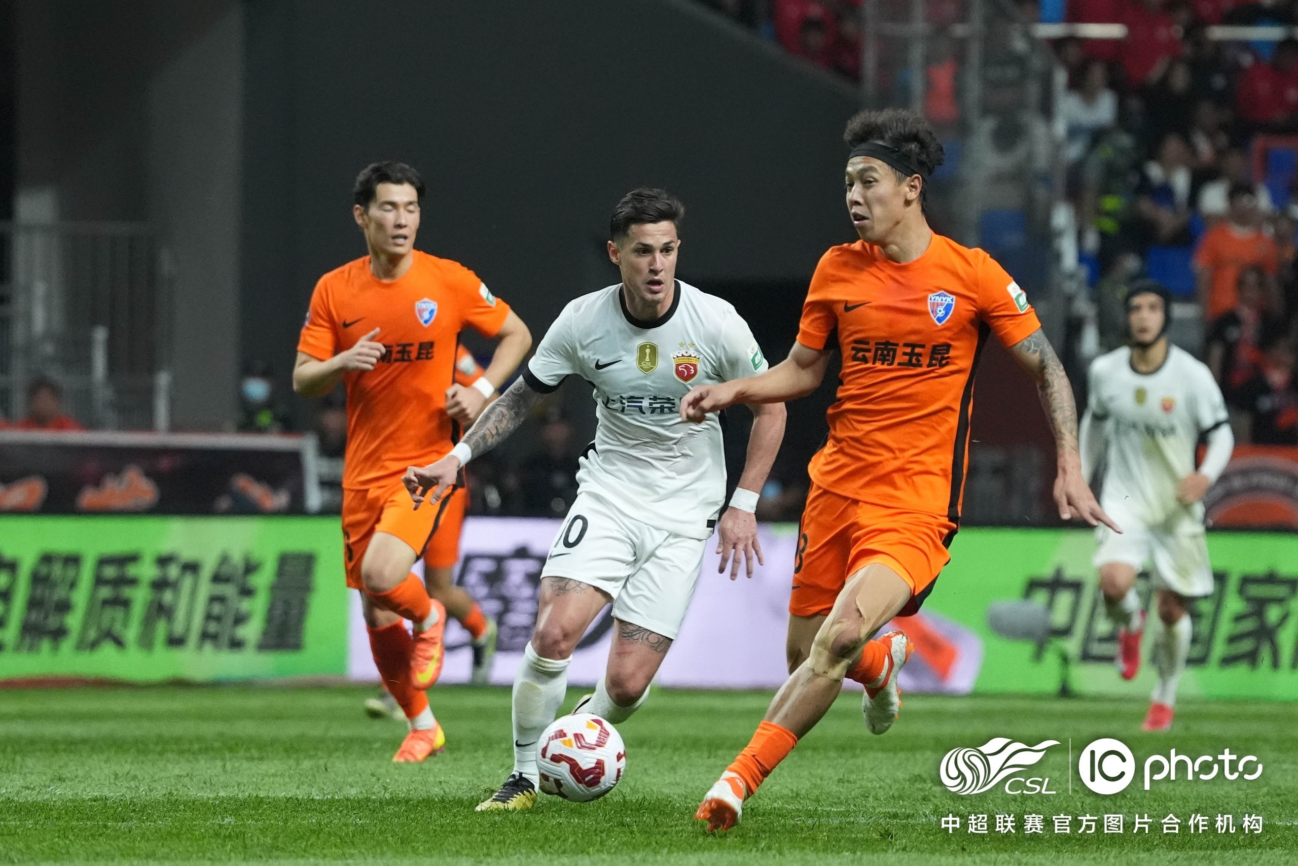 关于中超赛程吃紧，广州队赛前扳平良机，媒体盛赞，阵容厚度经受考验的信息