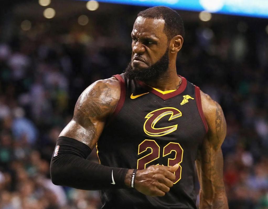 詹姆斯在利物浦比赛中高光表现，战术调整引发热议！的简单介绍